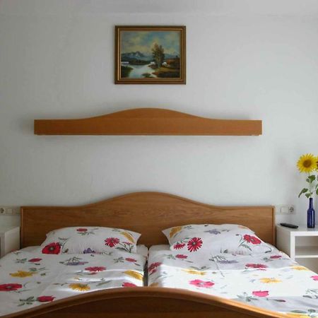 Pension Holzapfel เอสซิง ภายนอก รูปภาพ