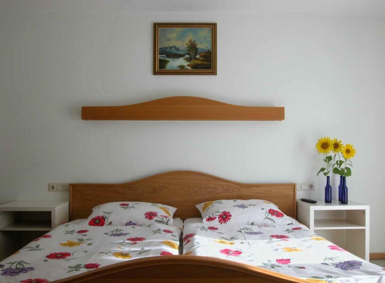 Pension Holzapfel เอสซิง ภายนอก รูปภาพ